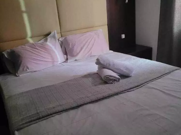 هتل Guest House La Plaza