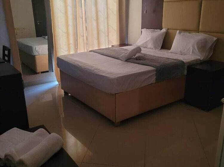 هتل Guest House La Plaza