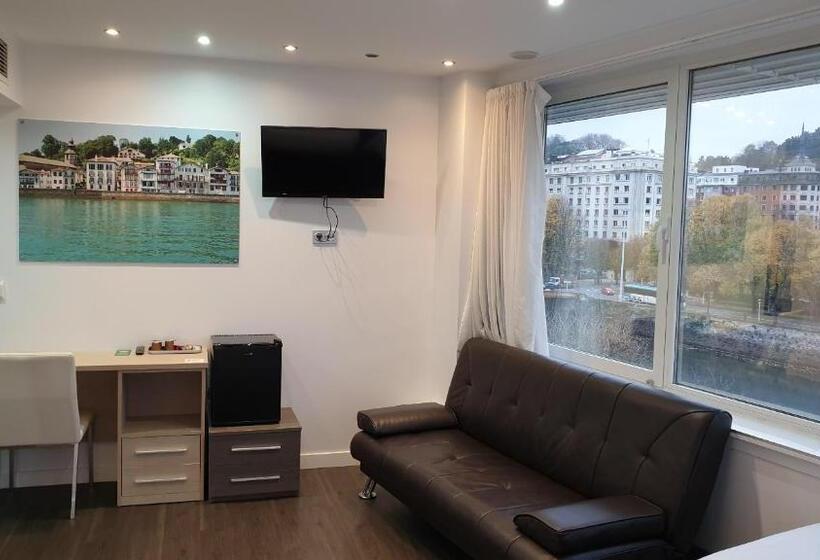 هتل Pensión Riberas Del Urumea