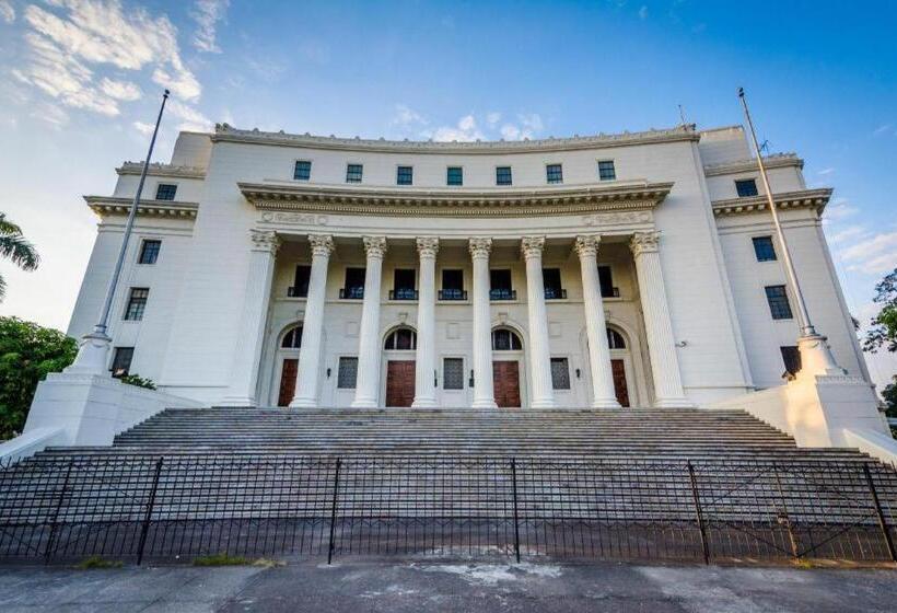 Hotel Time Travellers