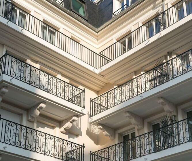 هتل Médicis Home Puteaux