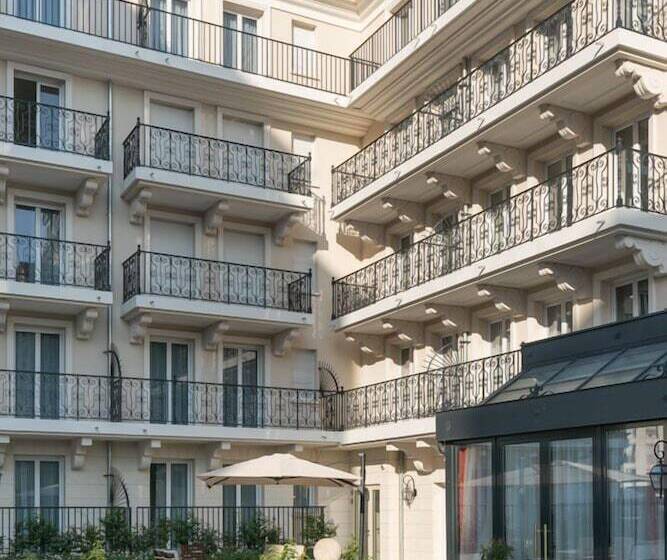 هتل Médicis Home Puteaux