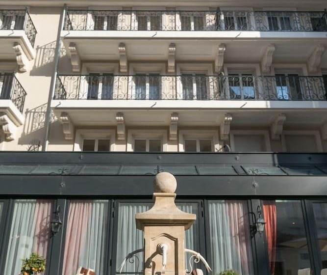 هتل Médicis Home Puteaux