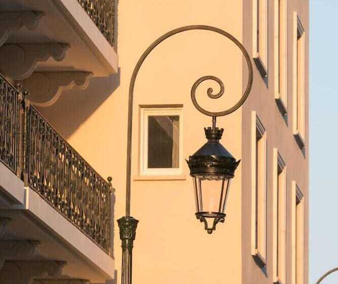 هتل Médicis Home Puteaux