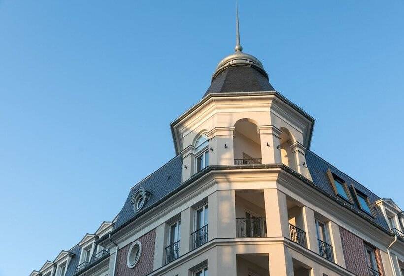 هتل Médicis Home Puteaux