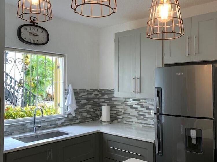 Moonshine 316 Rockley Golf Club