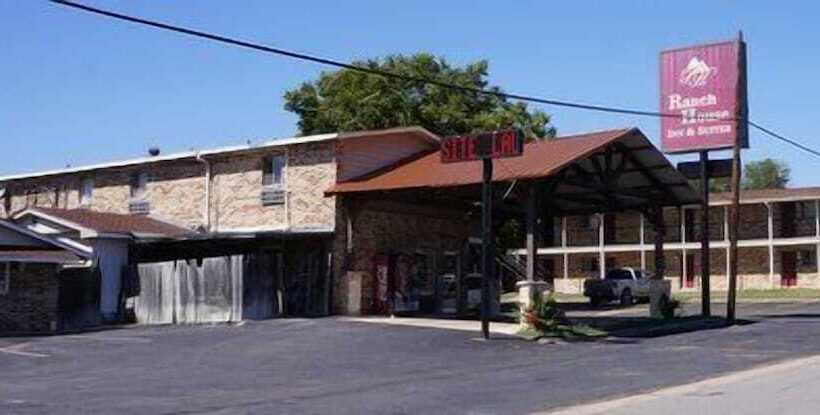 Мотель Ranch House Inn And Suites