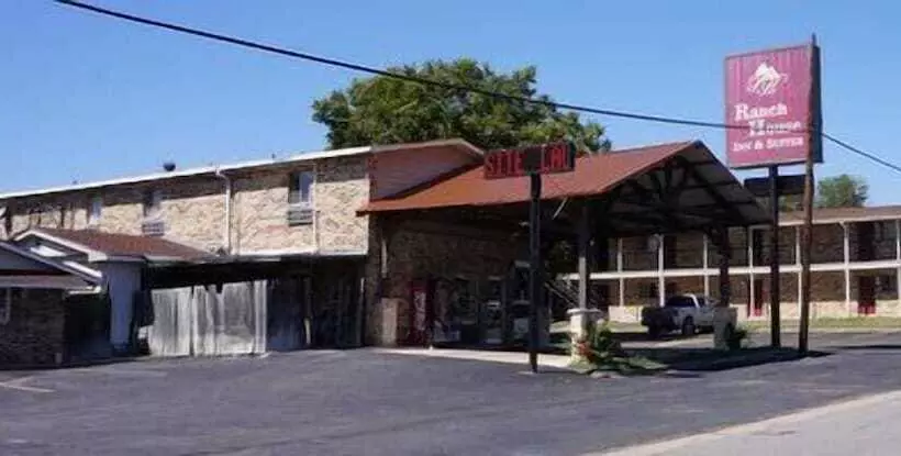 モーテル Ranch House Inn And Suites