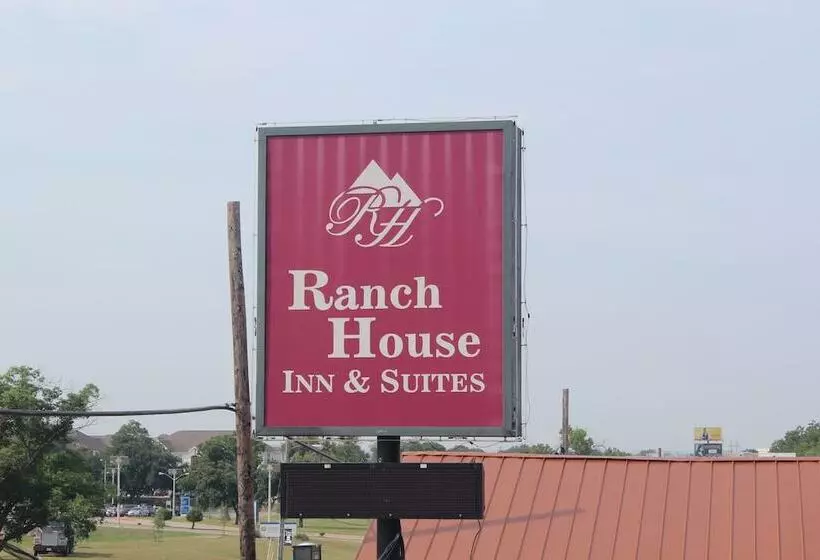 モーテル Ranch House Inn And Suites
