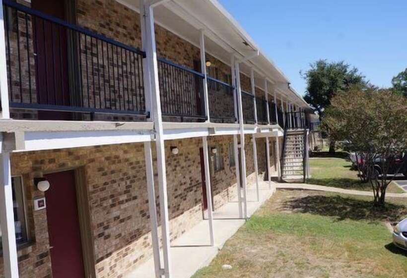 Мотель Ranch House Inn And Suites