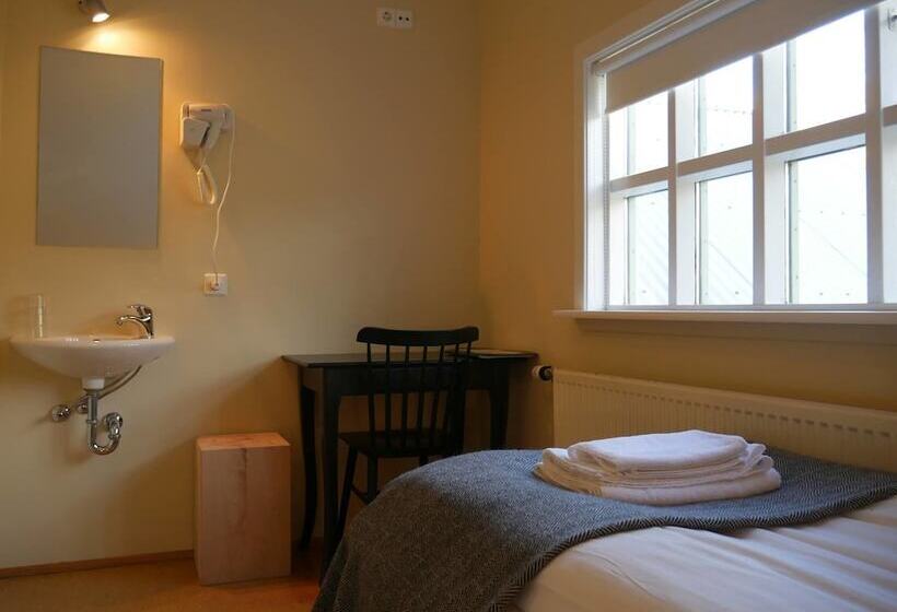 Pensjonat Frumskógar Guesthouse