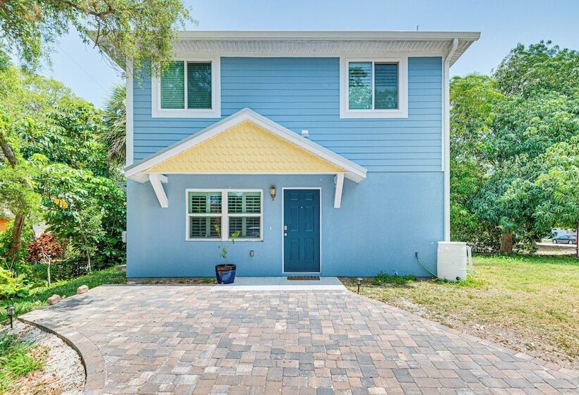 2 Story Cape Canaveral Home: Walk To Public Beach!