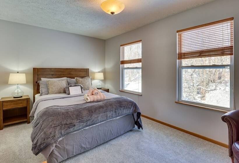 Akron Home W/ Deck: Walk To Towpath Trail!