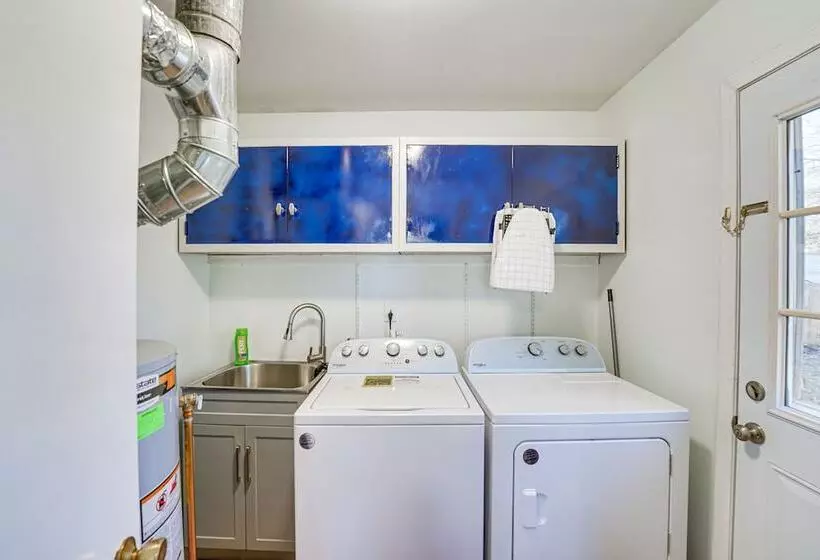 Family Friendly Getaway W/ Fire Pit In Ann Arbor