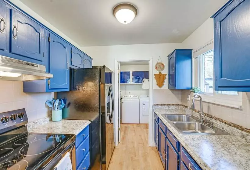 Family Friendly Getaway W/ Fire Pit In Ann Arbor