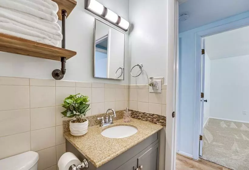 Family Friendly Getaway W/ Fire Pit In Ann Arbor