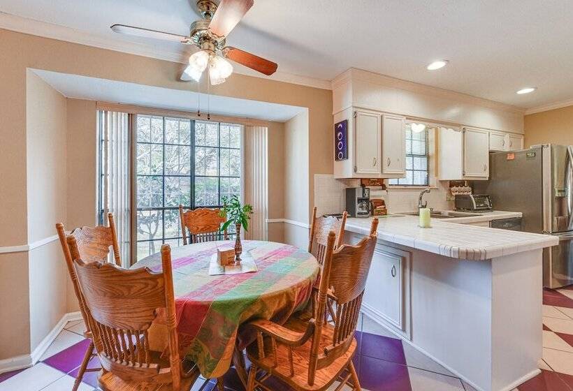 Baton Rouge Retreat W/ Private Patio!
