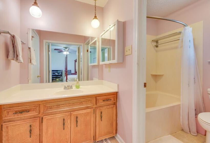 Baton Rouge Retreat W/ Private Patio!