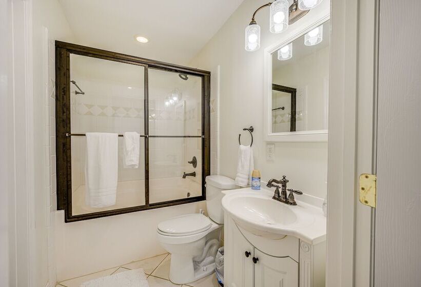 Charming Columbus Home: Steps To Lakebottom Park!