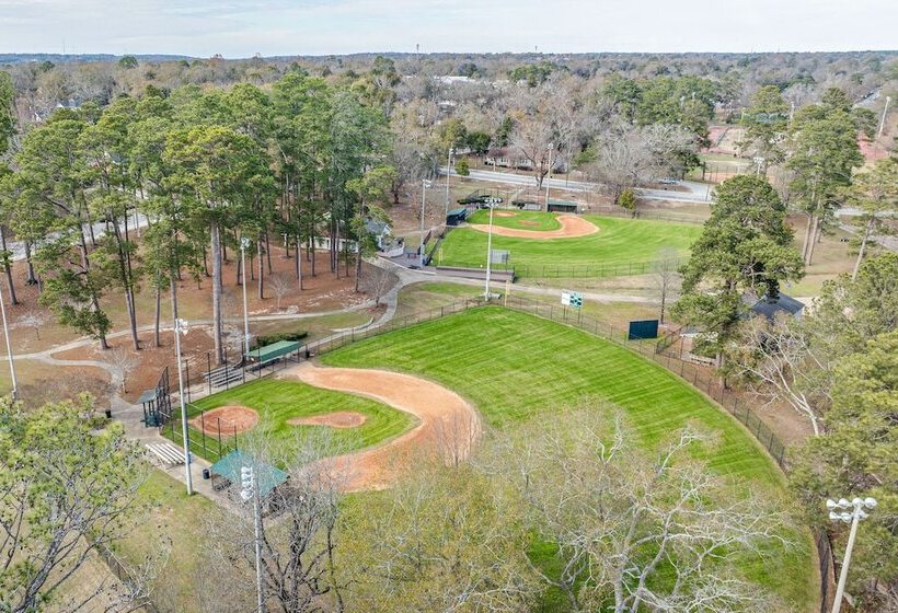 Charming Columbus Home: Steps To Lakebottom Park!