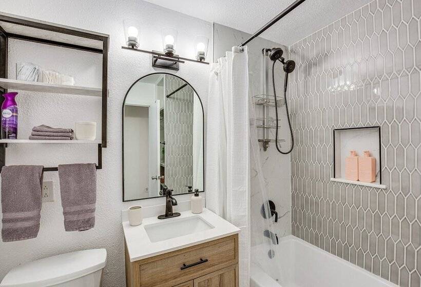 Private Dock: Charming Cedar Creek Retreat!