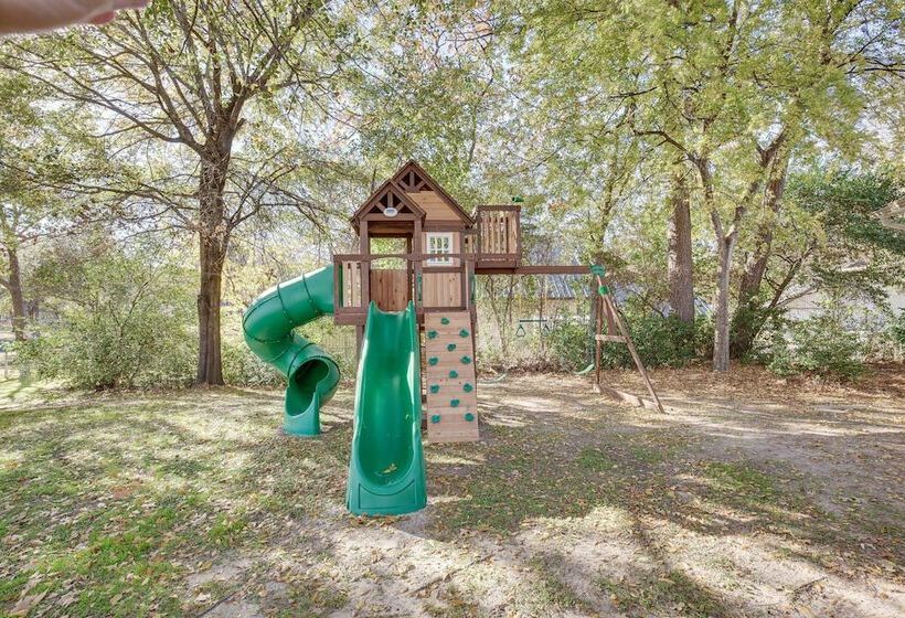 Private Dock: Charming Cedar Creek Retreat!