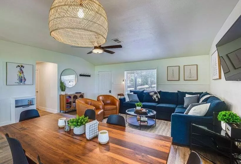 Private Dock: Charming Cedar Creek Retreat!