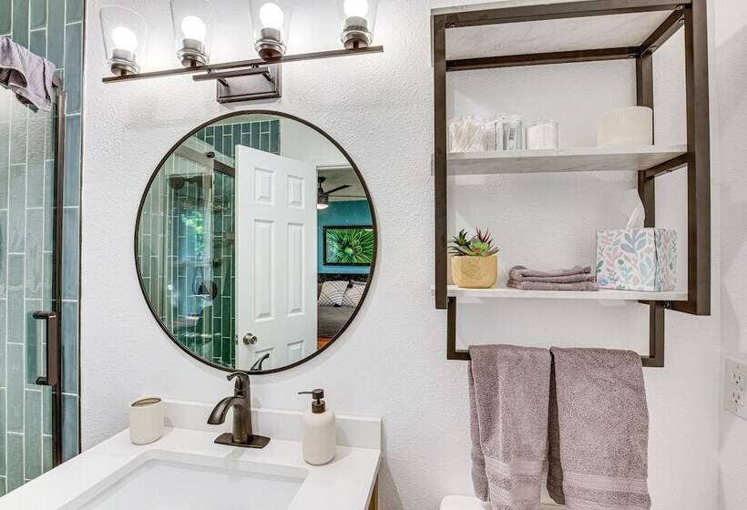 Private Dock: Charming Cedar Creek Retreat!