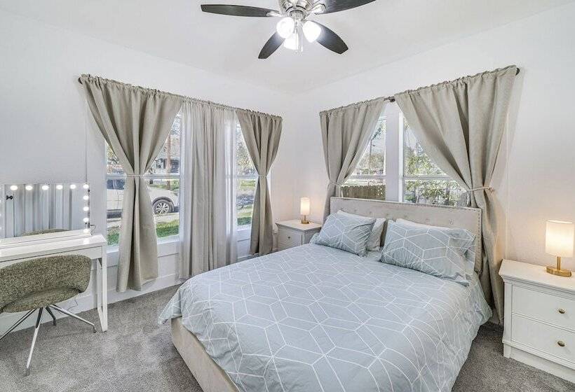 Charming San Antonio Home ~ 2 Mi To The Alamo!