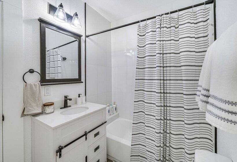 Charming San Antonio Home ~ 2 Mi To The Alamo!