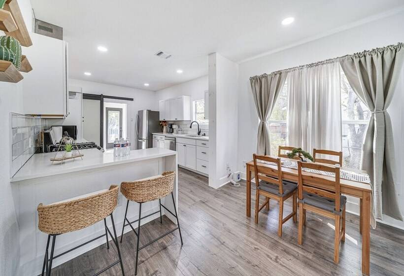 Charming San Antonio Home ~ 2 Mi To The Alamo!