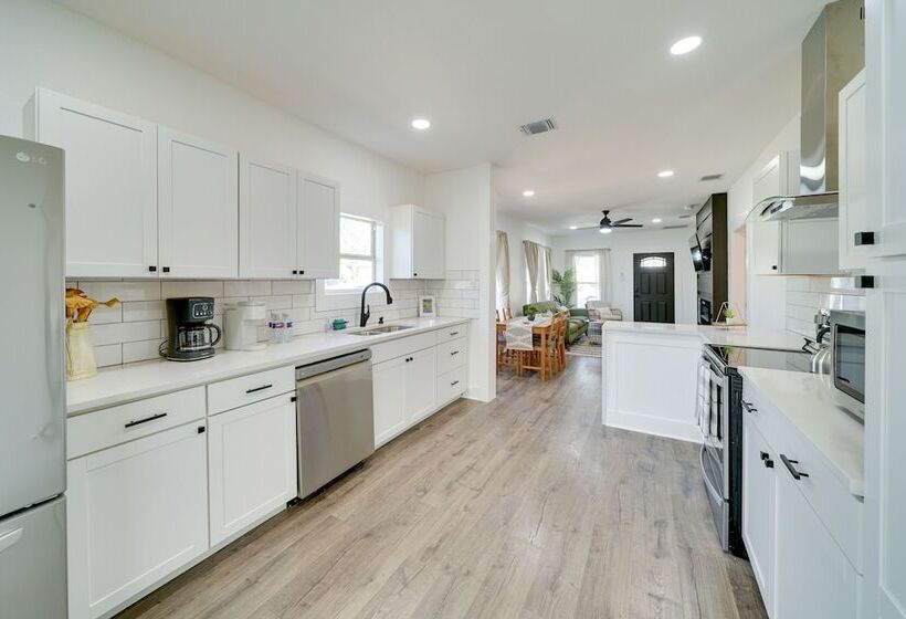 Charming San Antonio Home ~ 2 Mi To The Alamo!