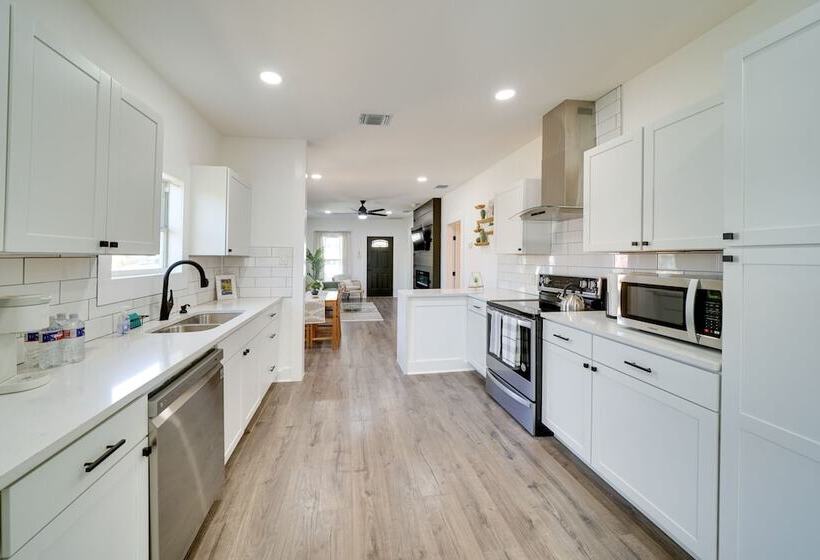 Charming San Antonio Home ~ 2 Mi To The Alamo!