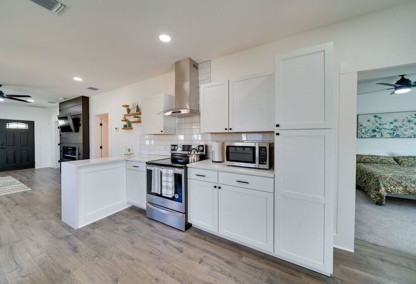 Charming San Antonio Home ~ 2 Mi To The Alamo!