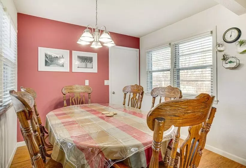 Chippewa Falls Vacation Rental: 6 Mi To Eau Claire