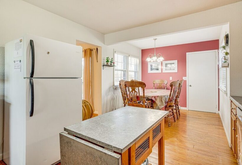 Chippewa Falls Vacation Rental: 6 Mi To Eau Claire