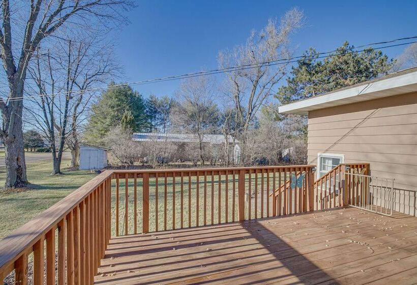 Chippewa Falls Vacation Rental: 6 Mi To Eau Claire