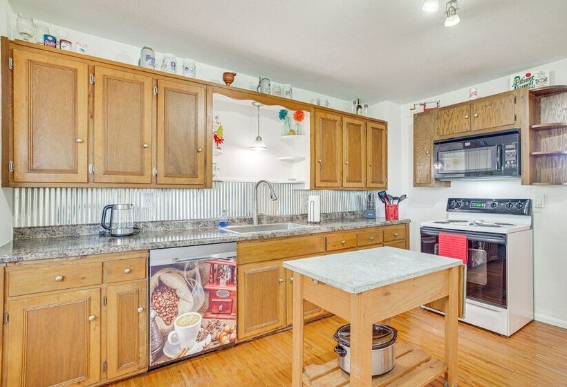 Chippewa Falls Vacation Rental: 6 Mi To Eau Claire