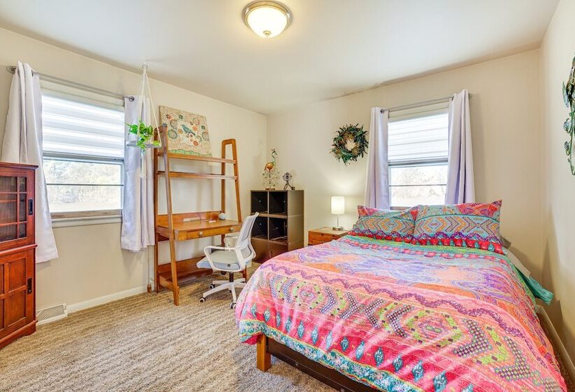 Chippewa Falls Vacation Rental: 6 Mi To Eau Claire