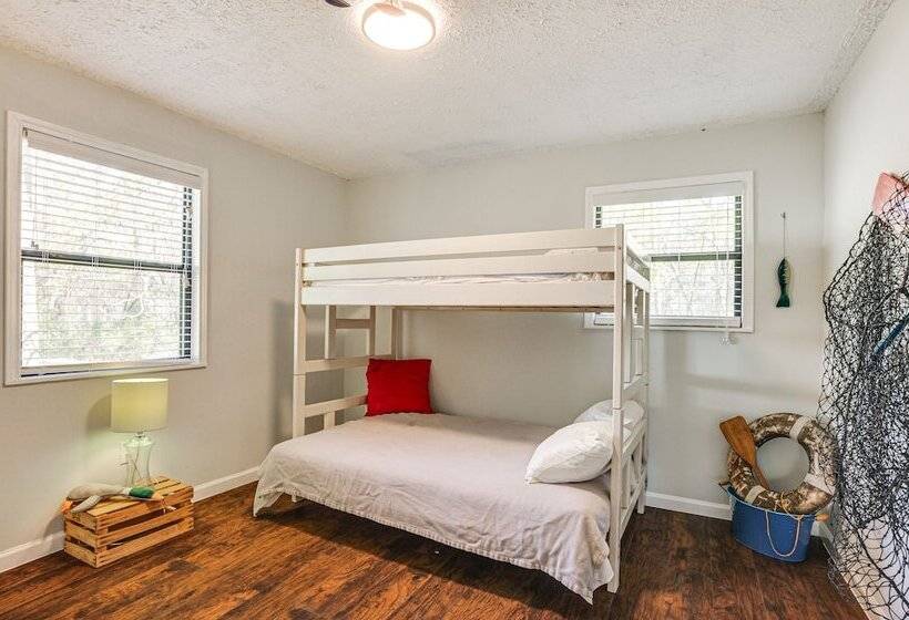 Dog Friendly Cleveland Home W/ Deck, Near Fishing!