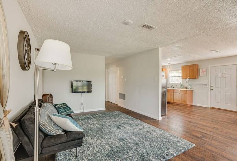 Dog Friendly Cleveland Home W/ Deck, Near Fishing!