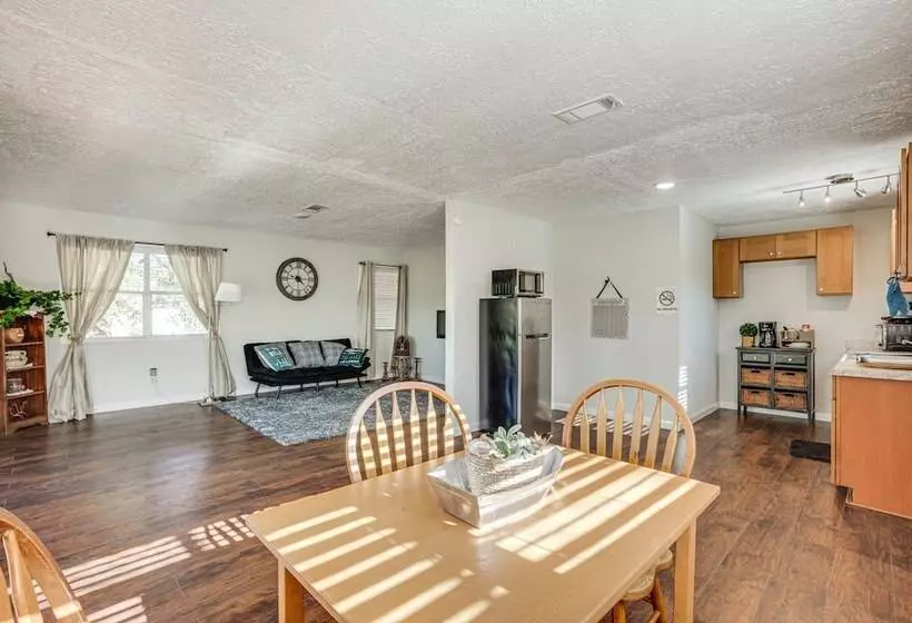 Dog Friendly Cleveland Home W/ Deck, Near Fishing!