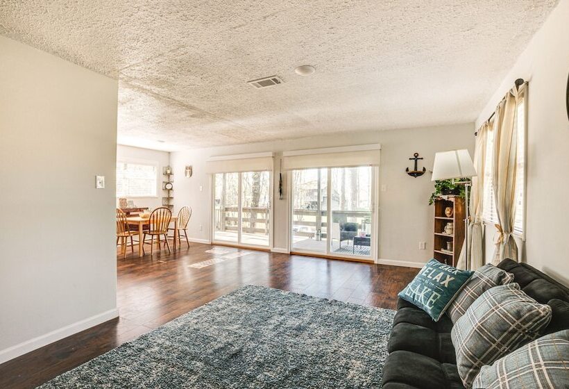 Dog Friendly Cleveland Home W/ Deck, Near Fishing!