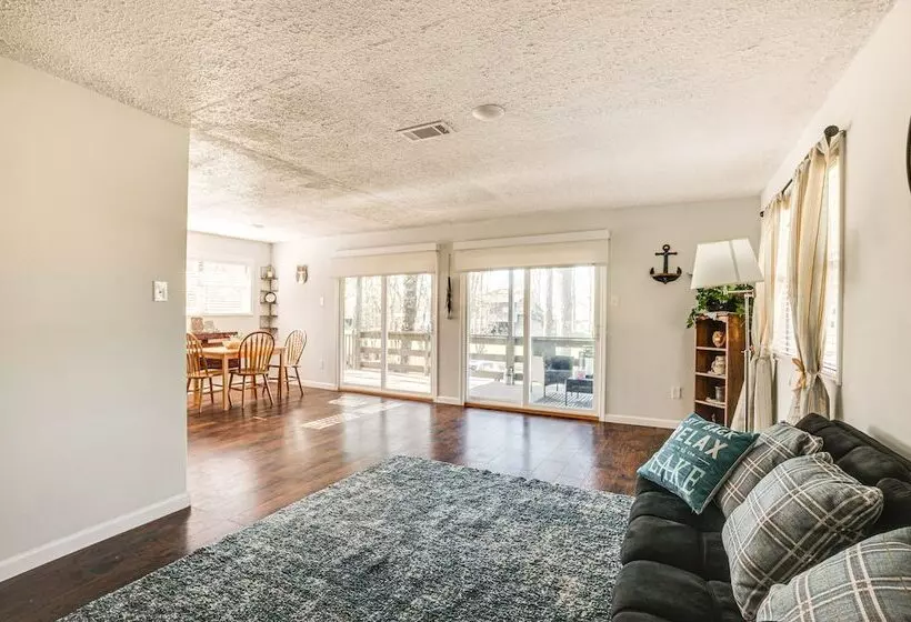 Dog Friendly Cleveland Home W/ Deck, Near Fishing!