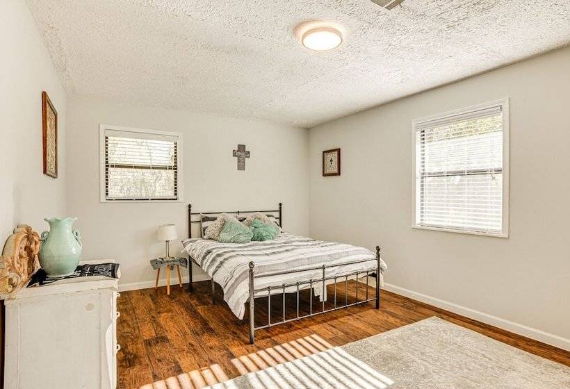 Dog Friendly Cleveland Home W/ Deck, Near Fishing!