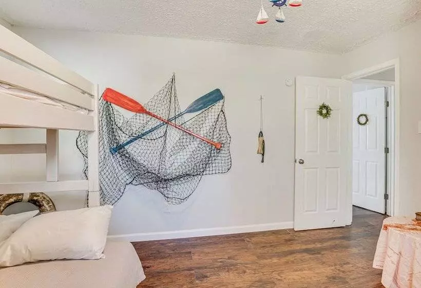 Dog Friendly Cleveland Home W/ Deck, Near Fishing!