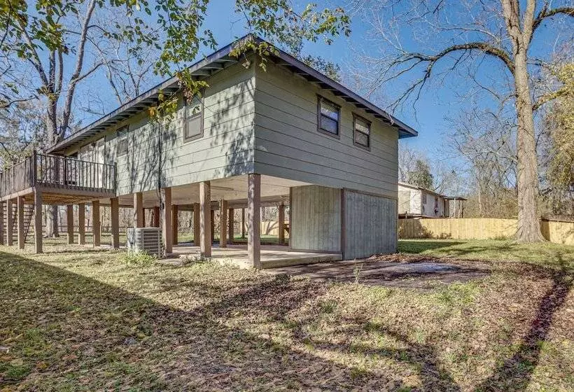 Dog Friendly Cleveland Home W/ Deck, Near Fishing!