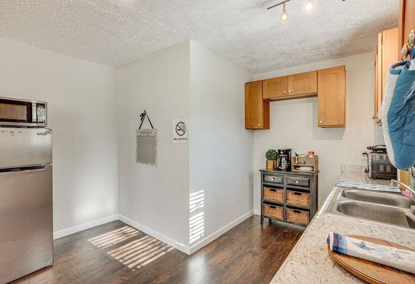 Dog Friendly Cleveland Home W/ Deck, Near Fishing!