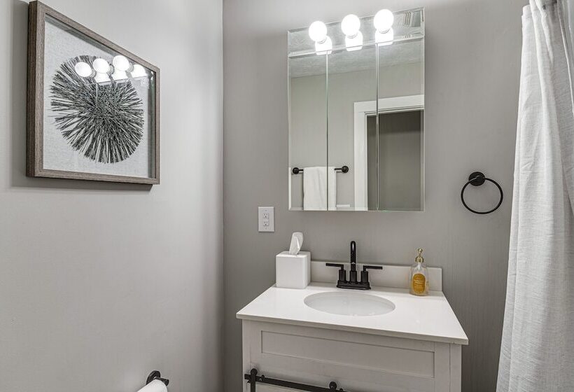 Downtown Indianapolis Home ~ 3 Mi To Canal Walk!