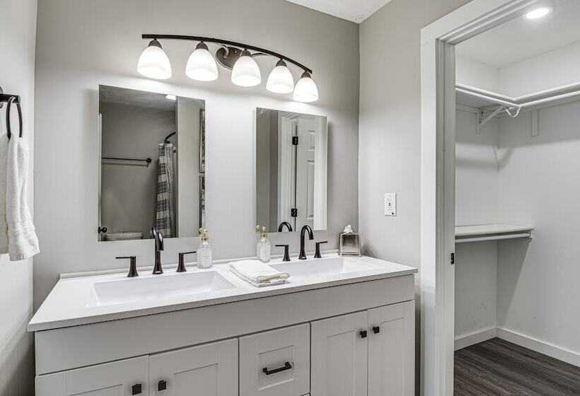 Downtown Indianapolis Home ~ 3 Mi To Canal Walk!